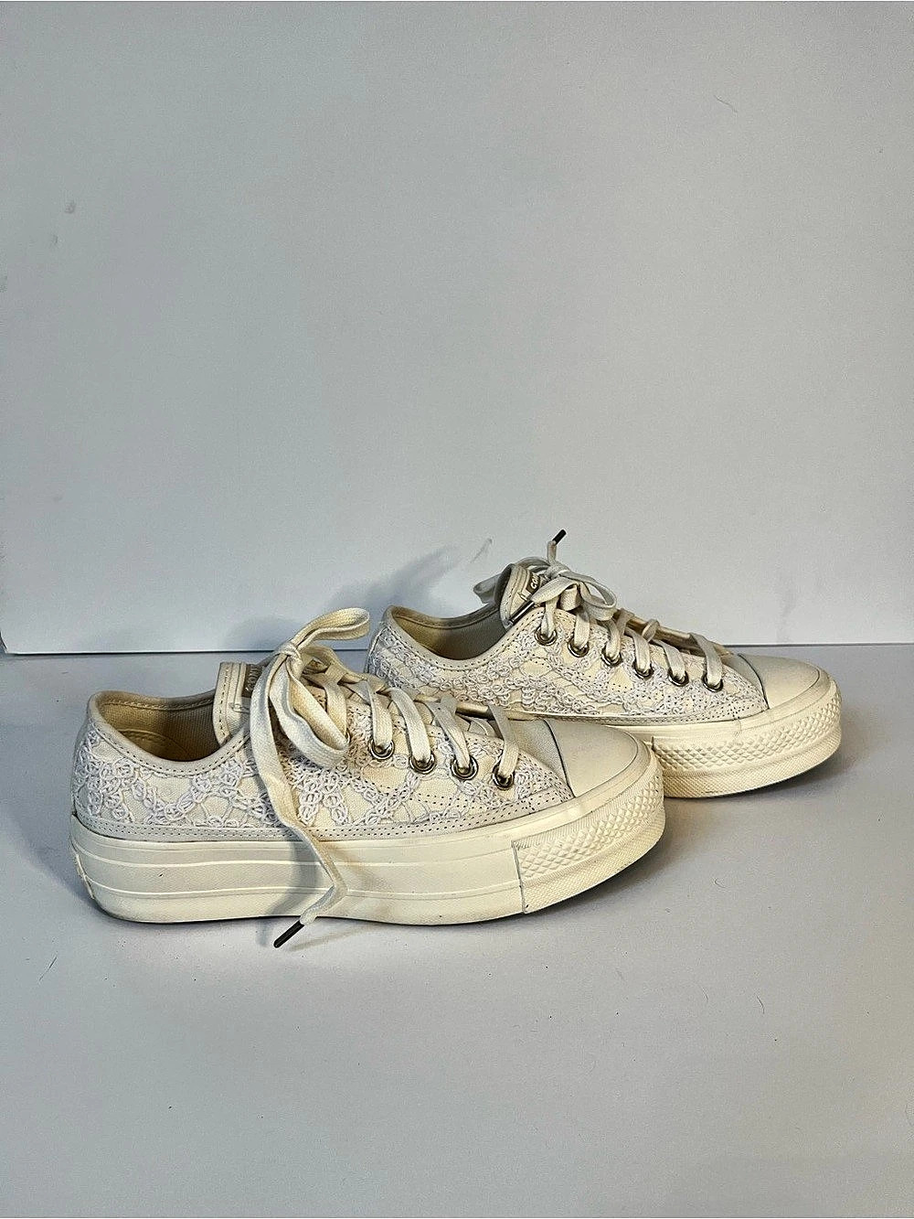 Converse Chuck Taylor All Star Lift Platform Crochet Low Top Floral Platform